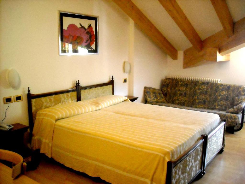 Hotel Faedo Pineta Bilik gambar