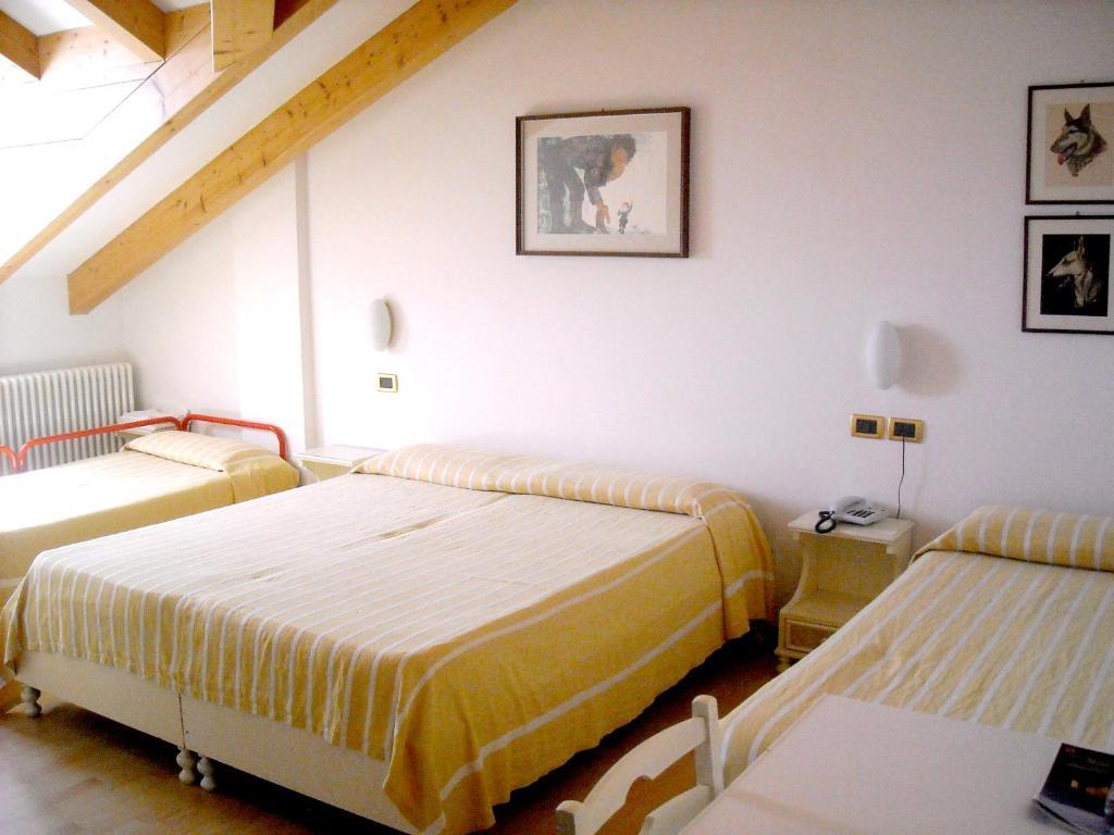 Hotel Faedo Pineta Bilik gambar